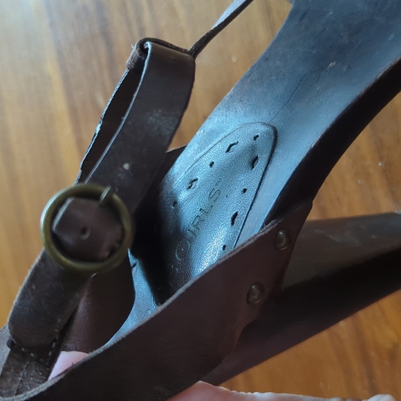 BCBGirls Shoes Wooden T-strap Block Heel Size 7 1/2 - Picture 9 of 9